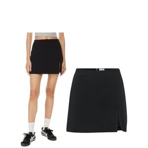 Aritzia Sunday Best Tatiana Skirt – Black
Size: 10